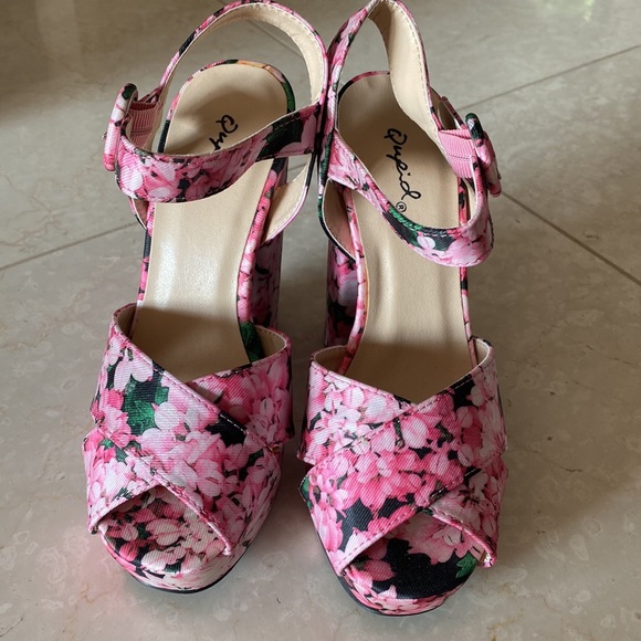 NEW PINK Floral Platform Heels - Picture 2 of 8